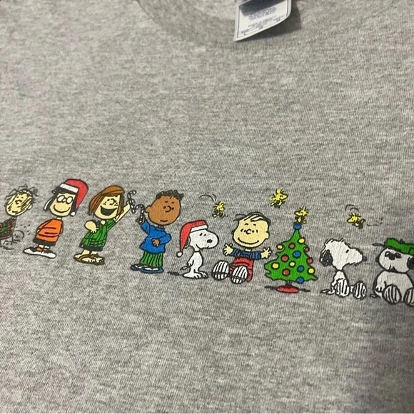 PEANUTS Charlie Brown Snoopy & Gang Christmas T-Shirt Adult Size Large - Picture 4 of 12